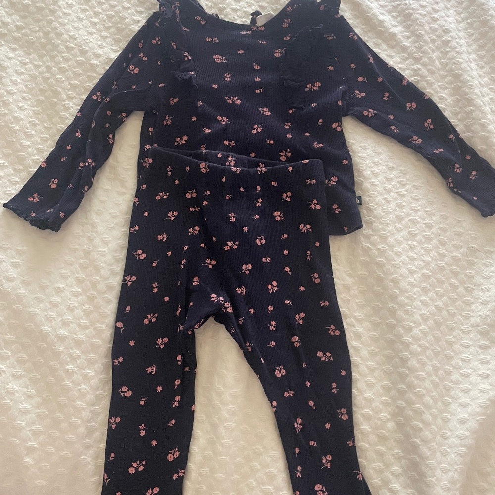 Baby gap two piece set